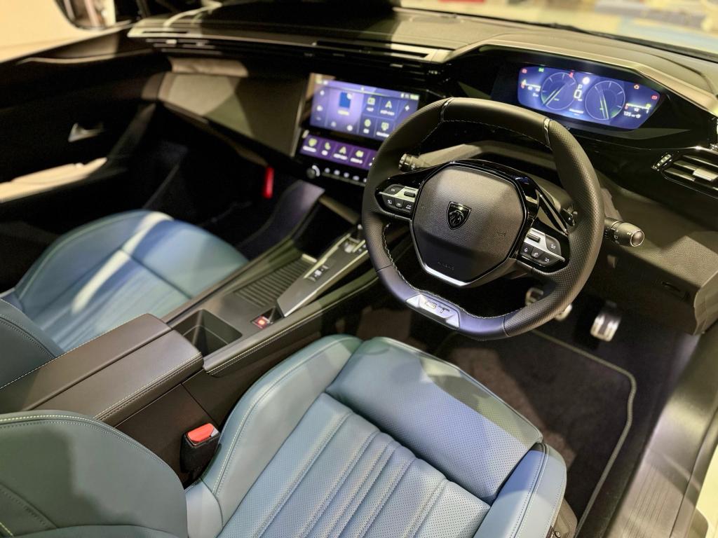 NEW 308 GT  ブルーナッパレザー(インテリア)ご紹介🦁