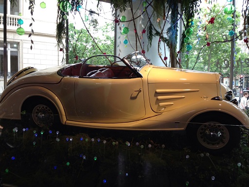 PEUGEOT Avenue in France