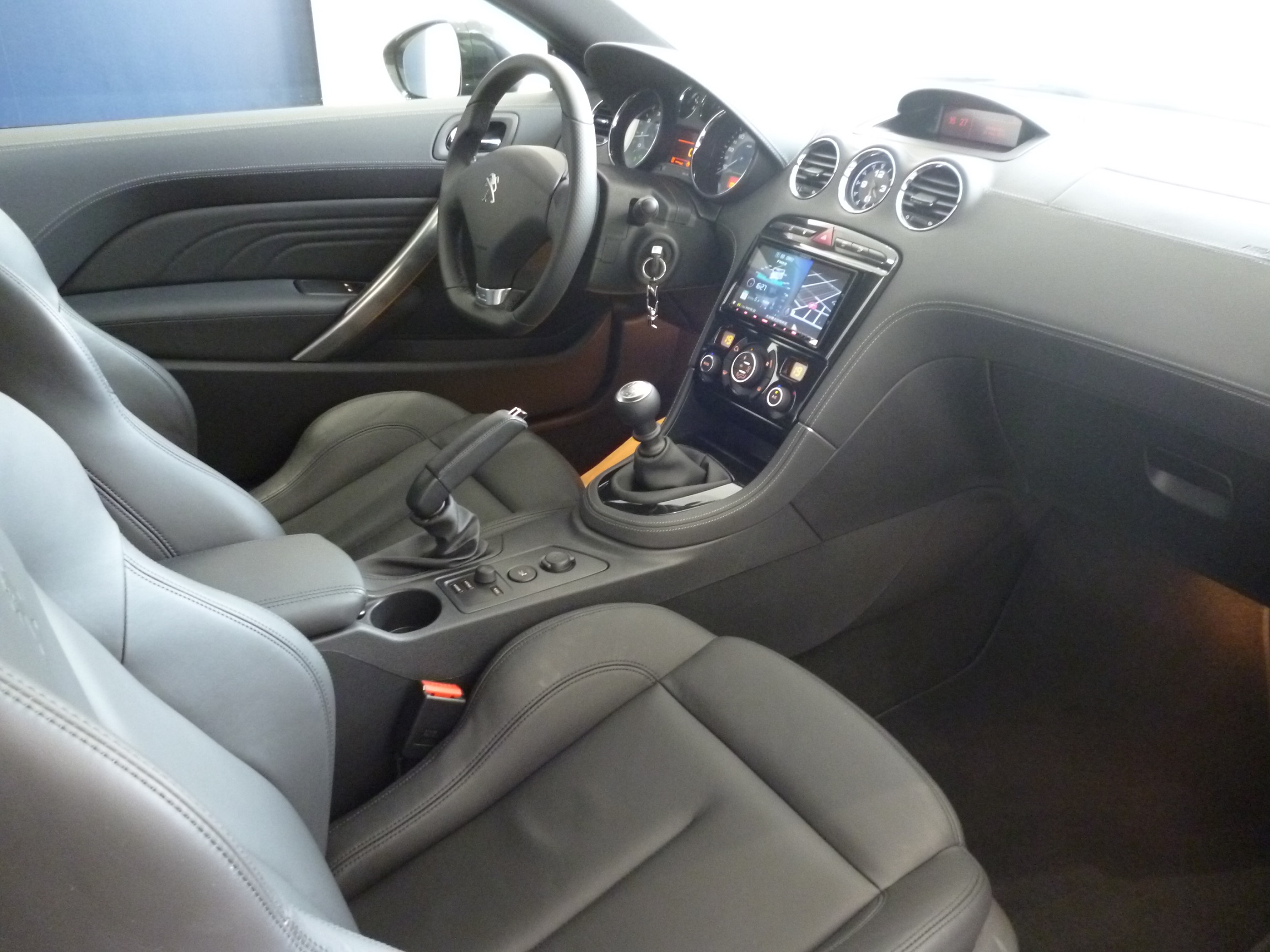 なんともステキ♪♪ RCZ LHD THP200 6MT!!!