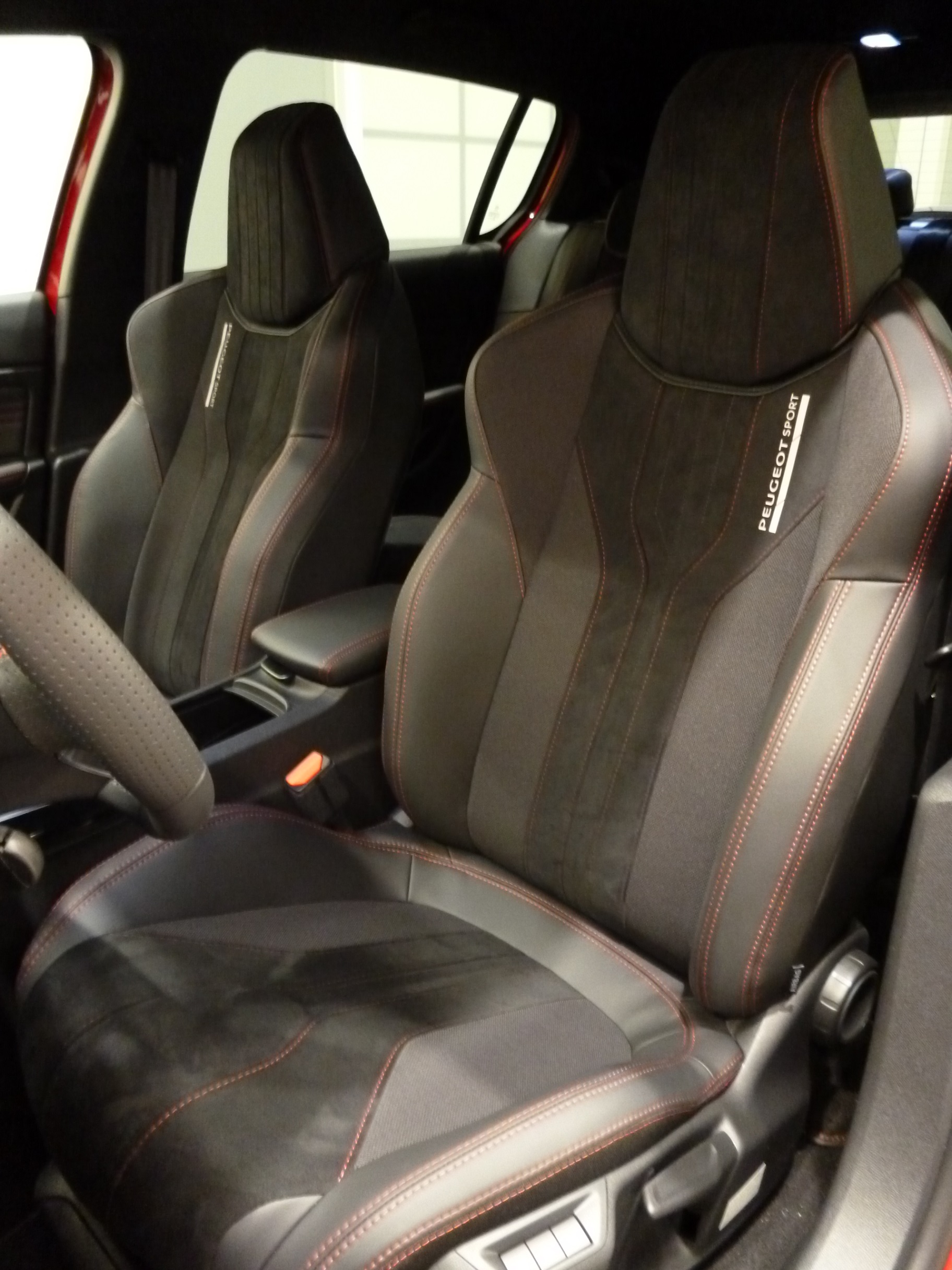 GTi 270 by PEUGEOT SPORT 既にいます(笑)