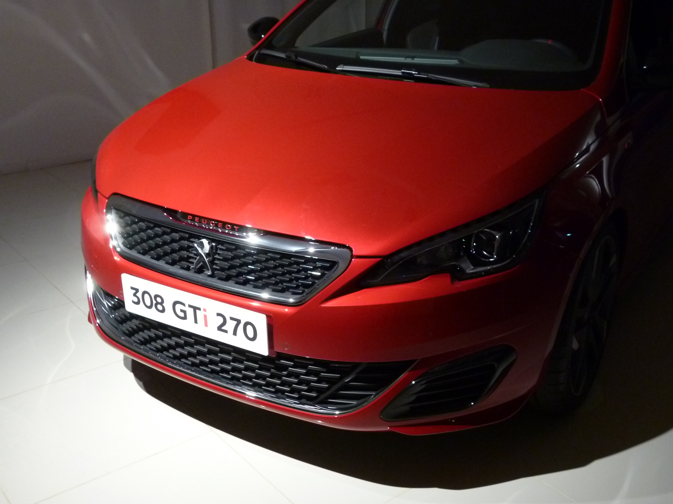 by PEUGEOT SPORT、と言うだけありまして