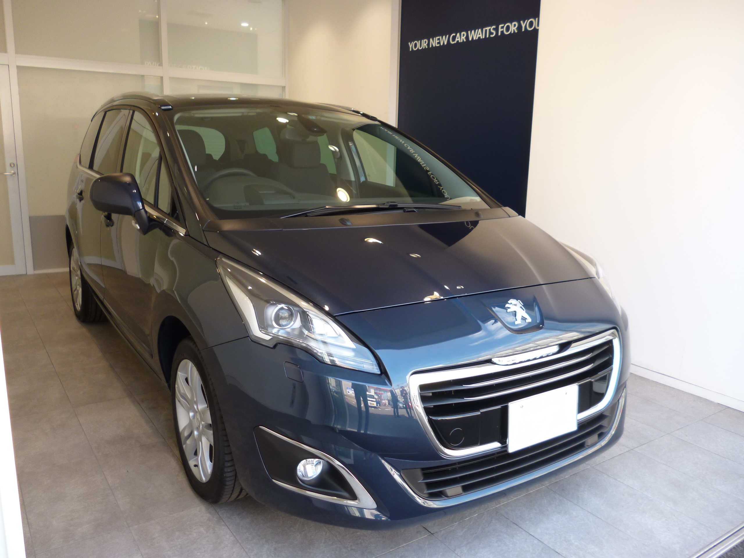 プジョーのプレミアム７シーター　ご納車♪♪