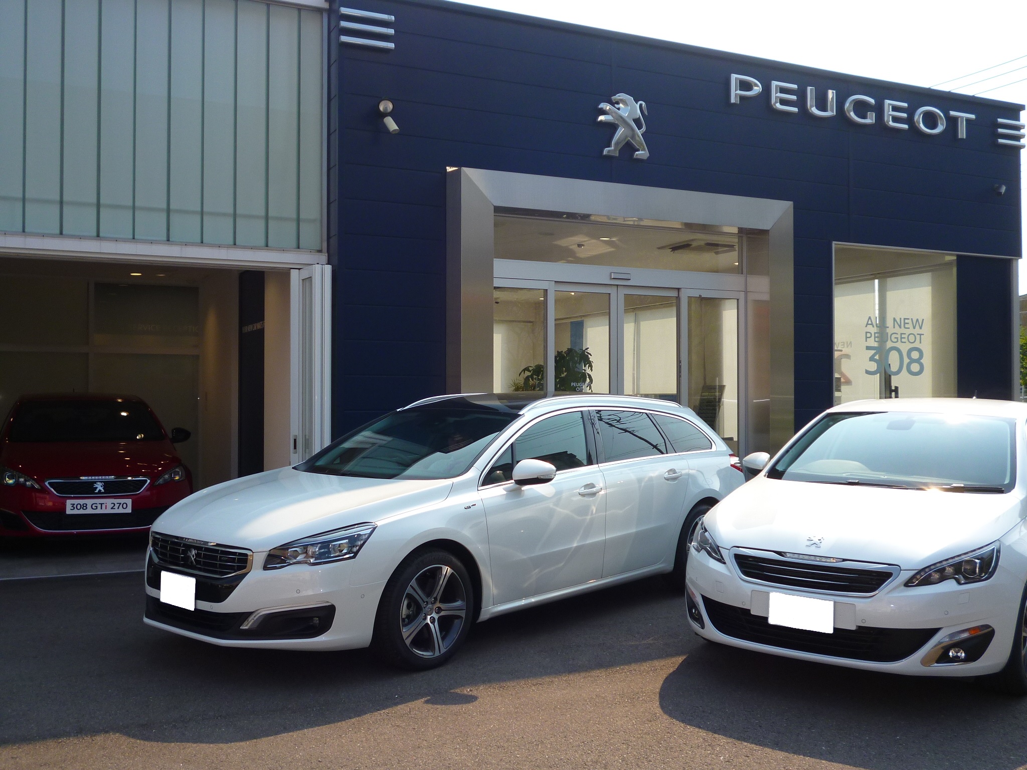 お盆も営業してますし BlueHDi ご試乗頂けますし