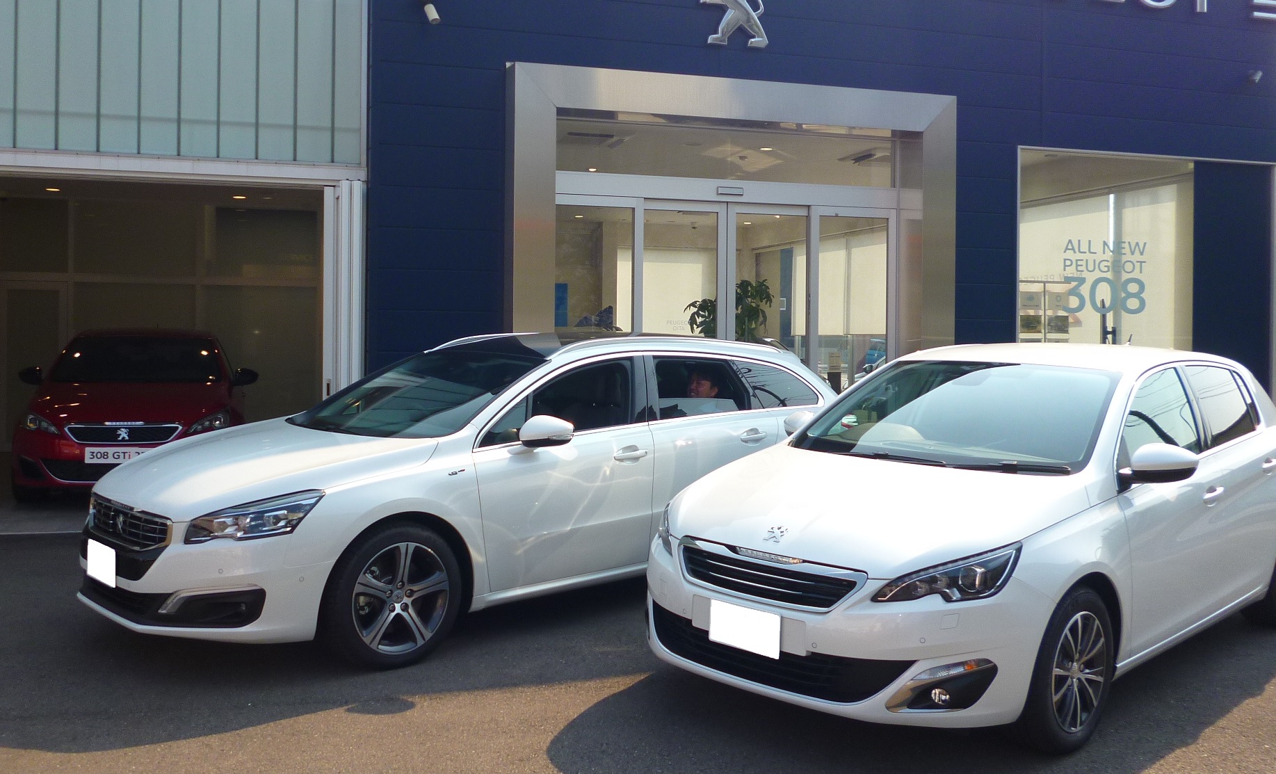 お盆も営業してますし BlueHDi ご試乗頂けますし