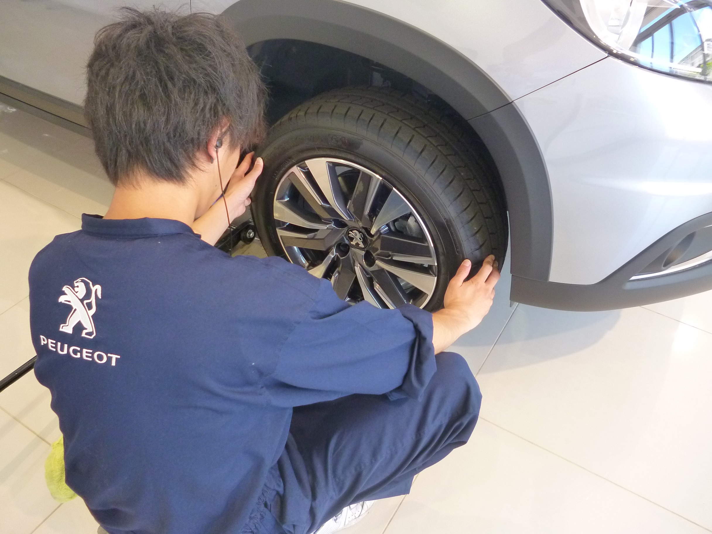 初めてのショールーム展示車の入替作業