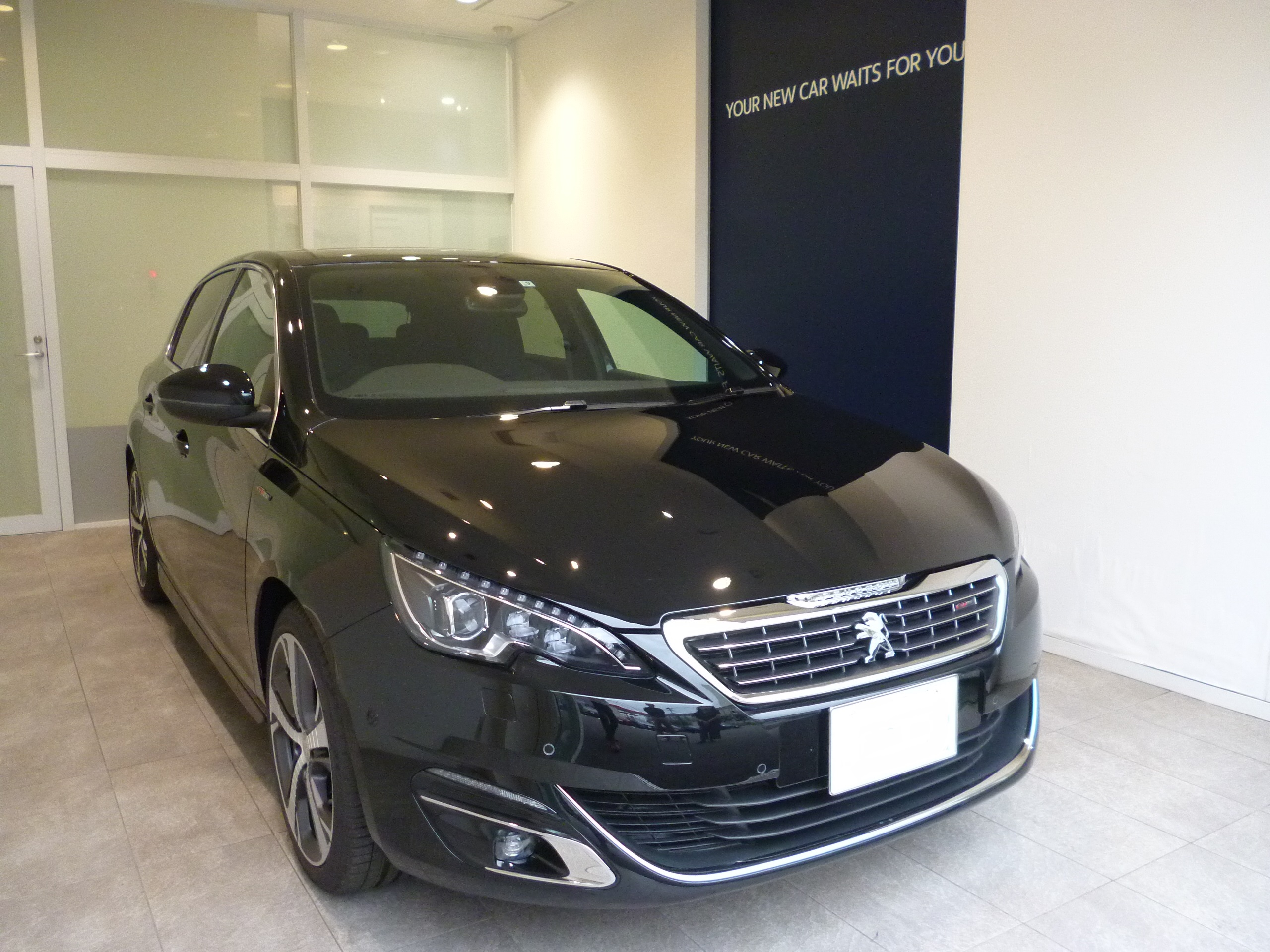 実は初。　308HB GT LINE の、クロ。
