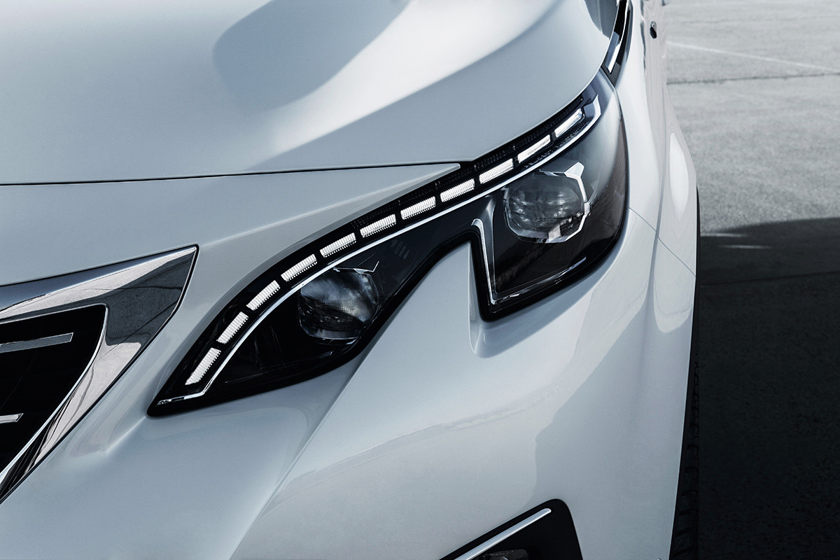 オートマも、SUVも、良いものでしょう♪　3008 GT LINE ご納車♪