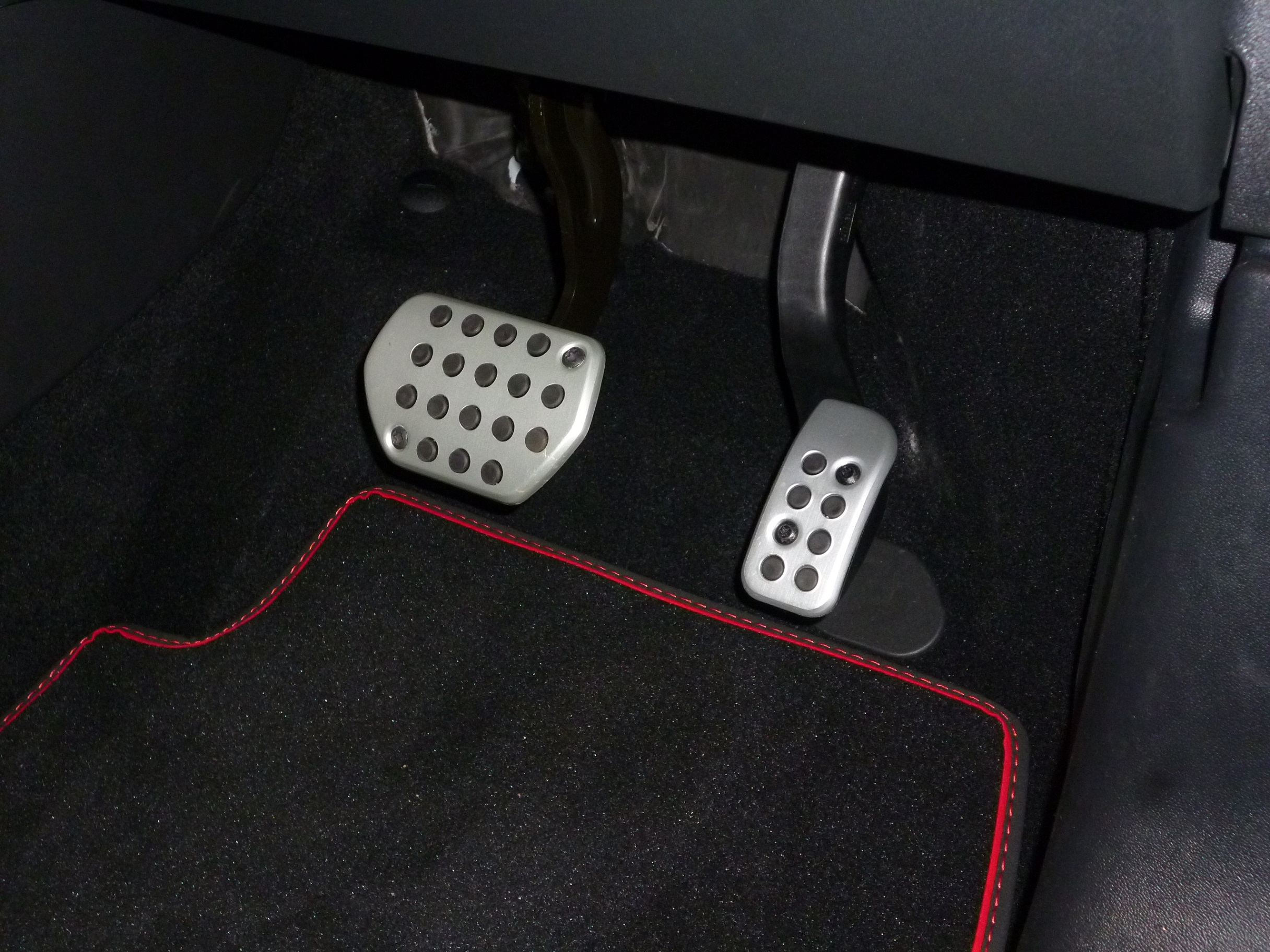 鬼教官オクノの教習を卒業。　ステキな208、ご納車♪♪