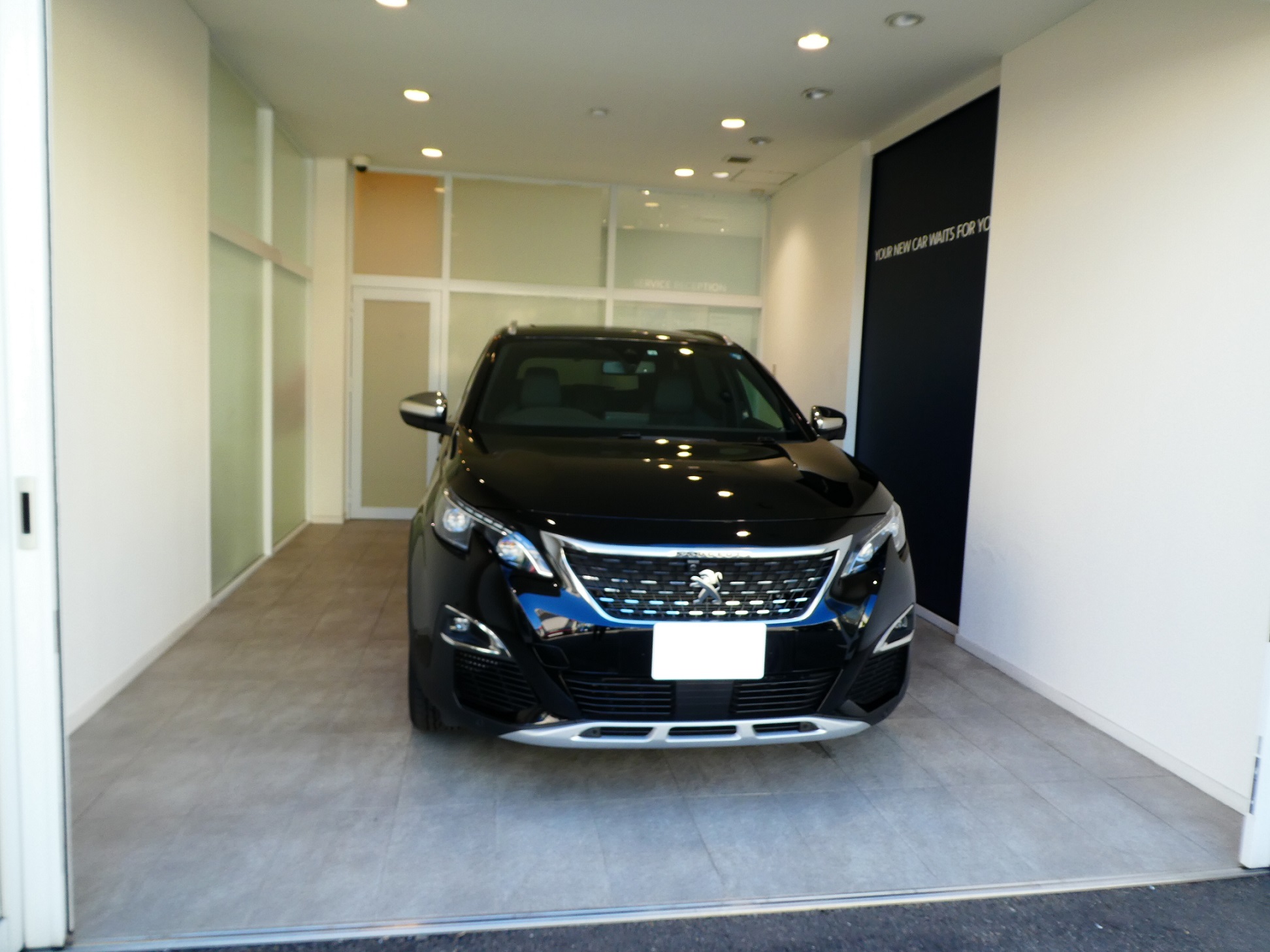 New 5008 GT BlueHDi 8ATファーストクラスパッケージ納車させて頂きました