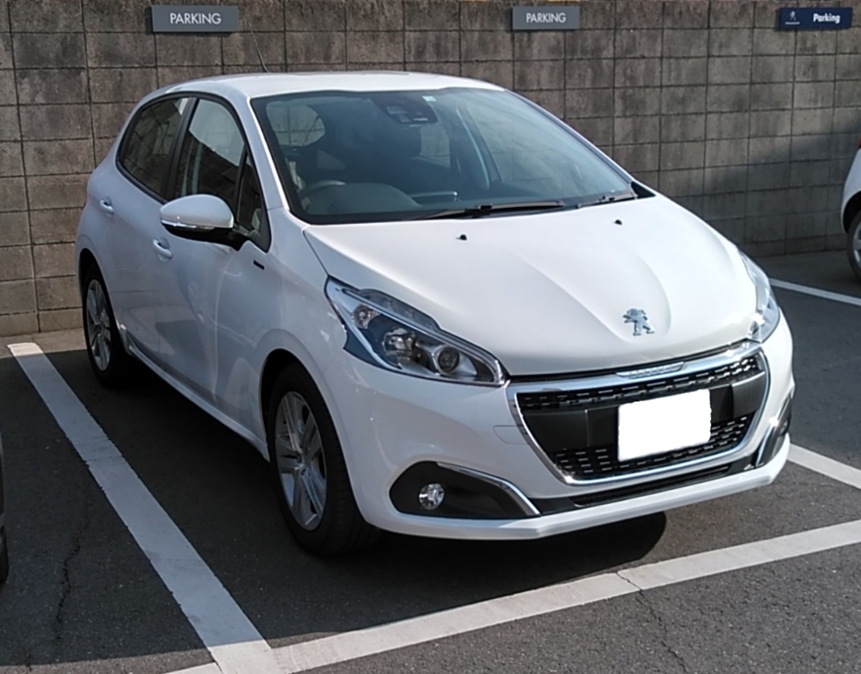 208限定車ございます。