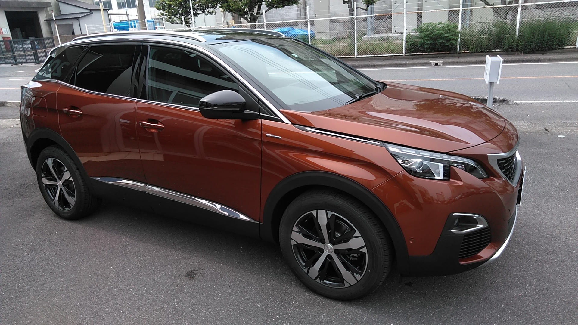 3008 GT LINE 試乗車到着しました。