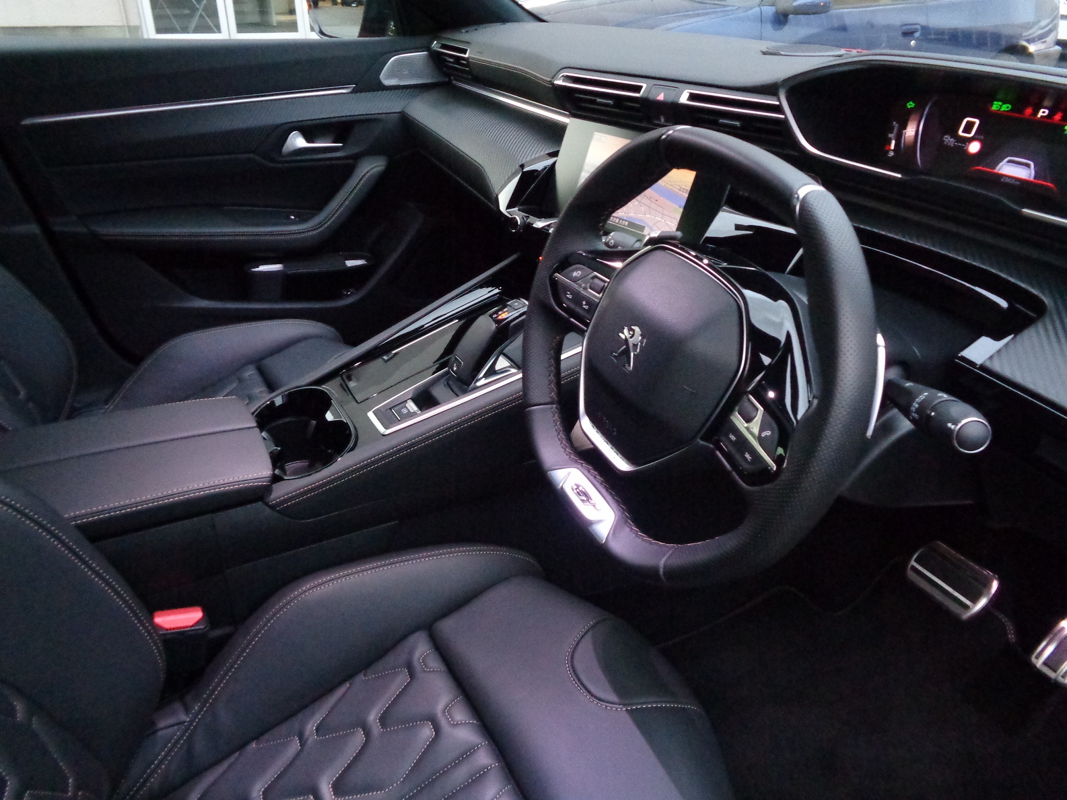 プジョー認定中古車のご案内です。