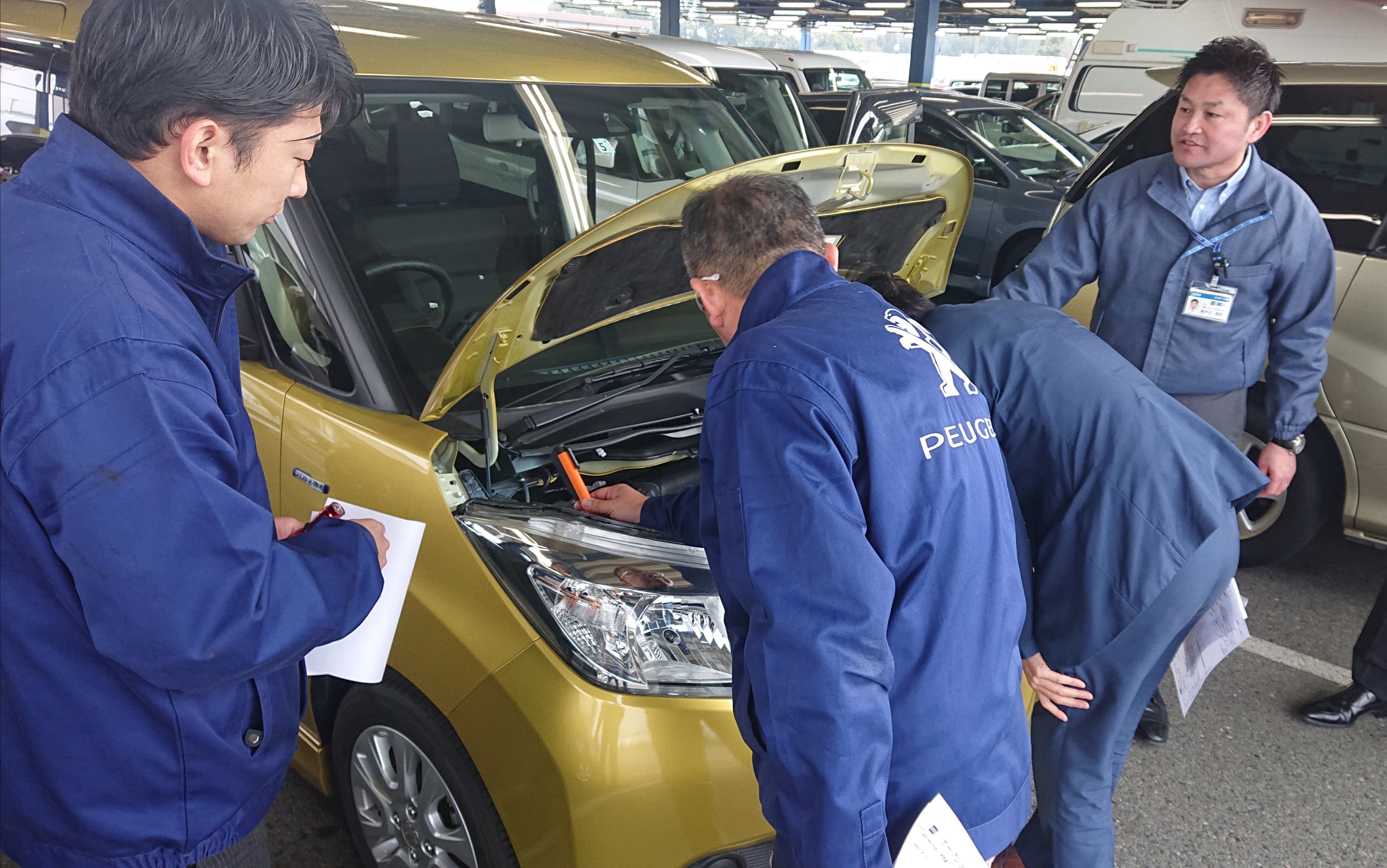 皆様のお車の価値を正しく評価する為の、研修に