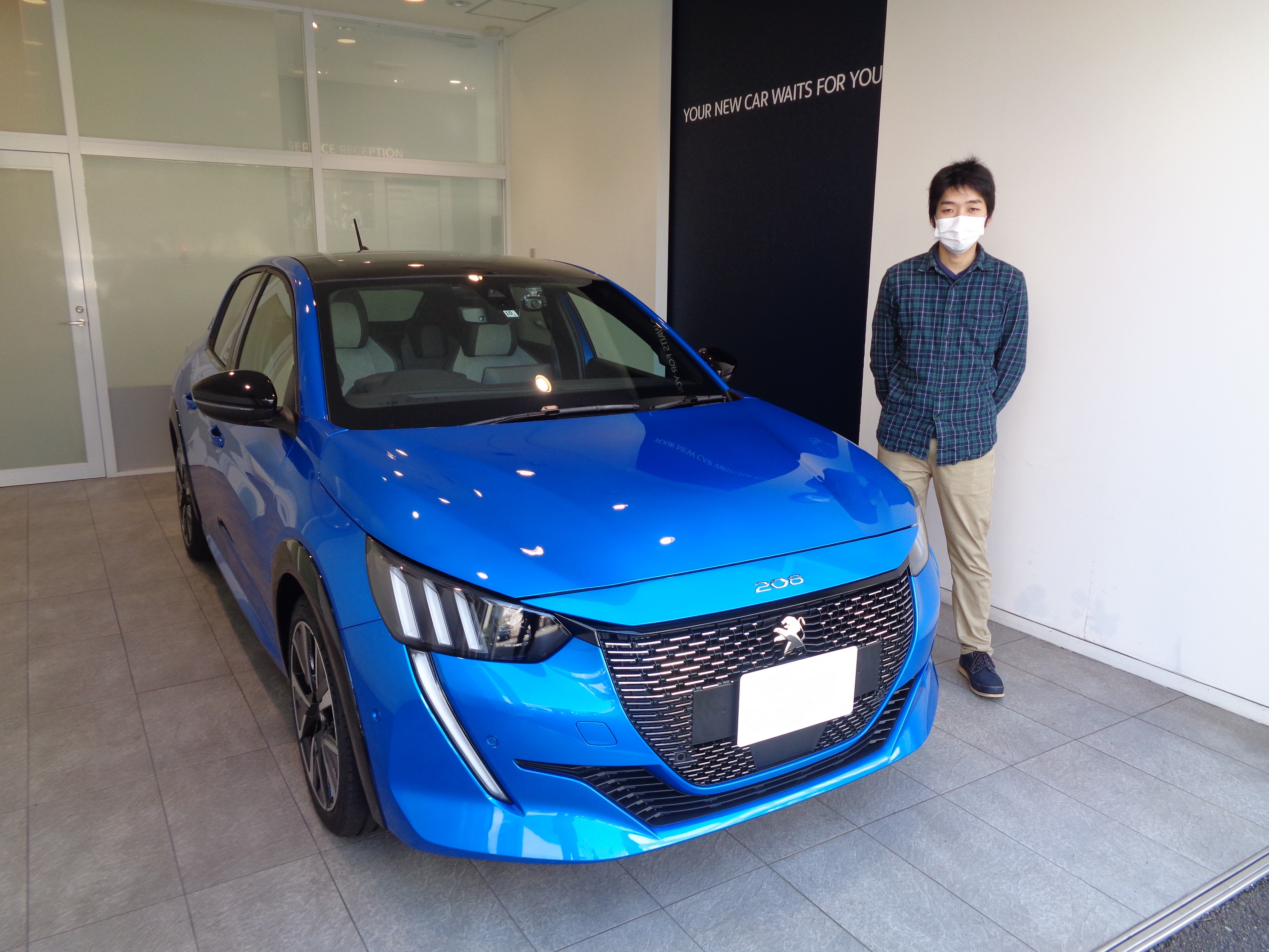 208 GTライン パノラミックルーフのヴァーティゴブルー、ご納車