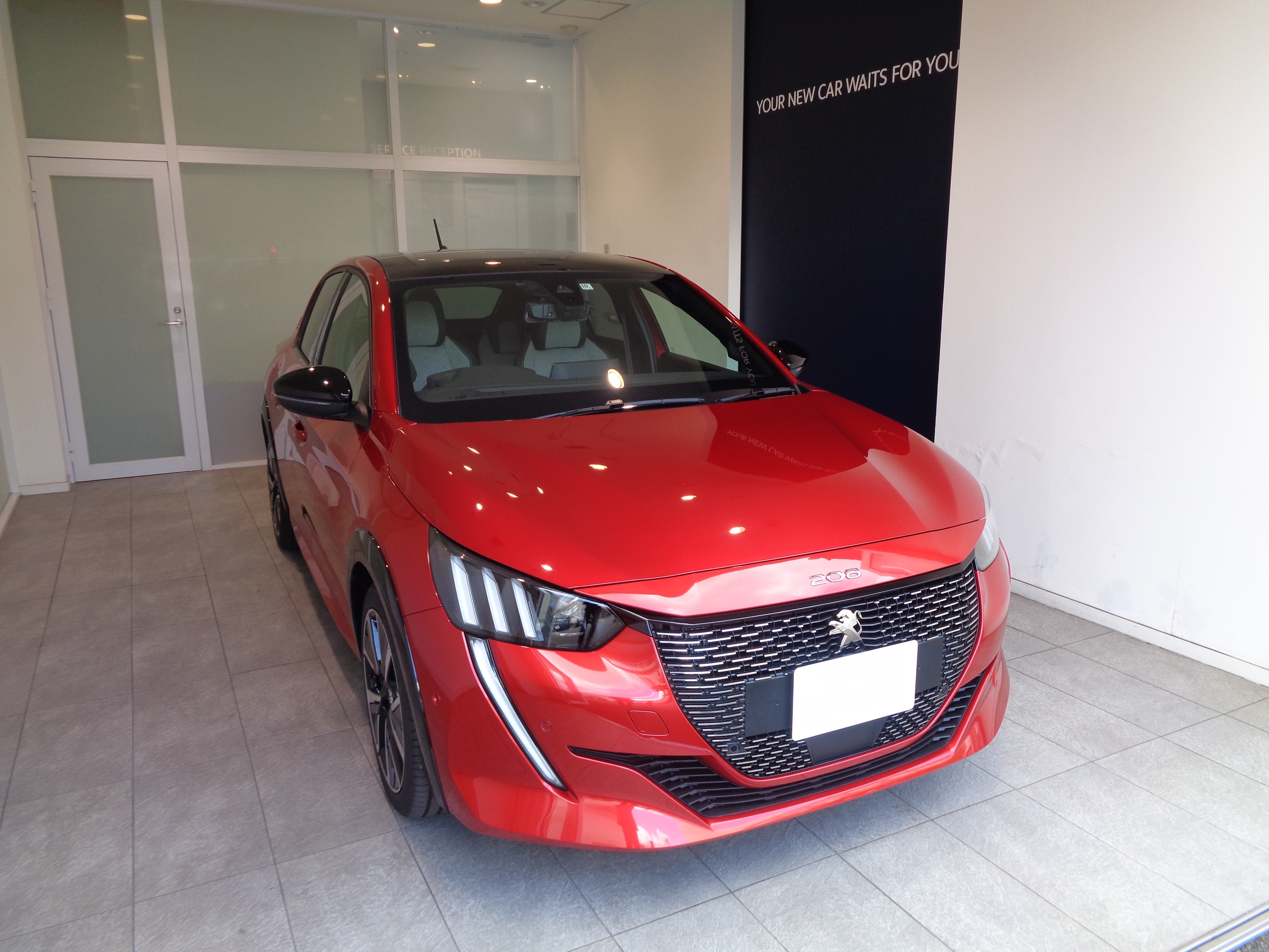 208 GTライン パノラミックルーフのエリクサーレッド、ご納車