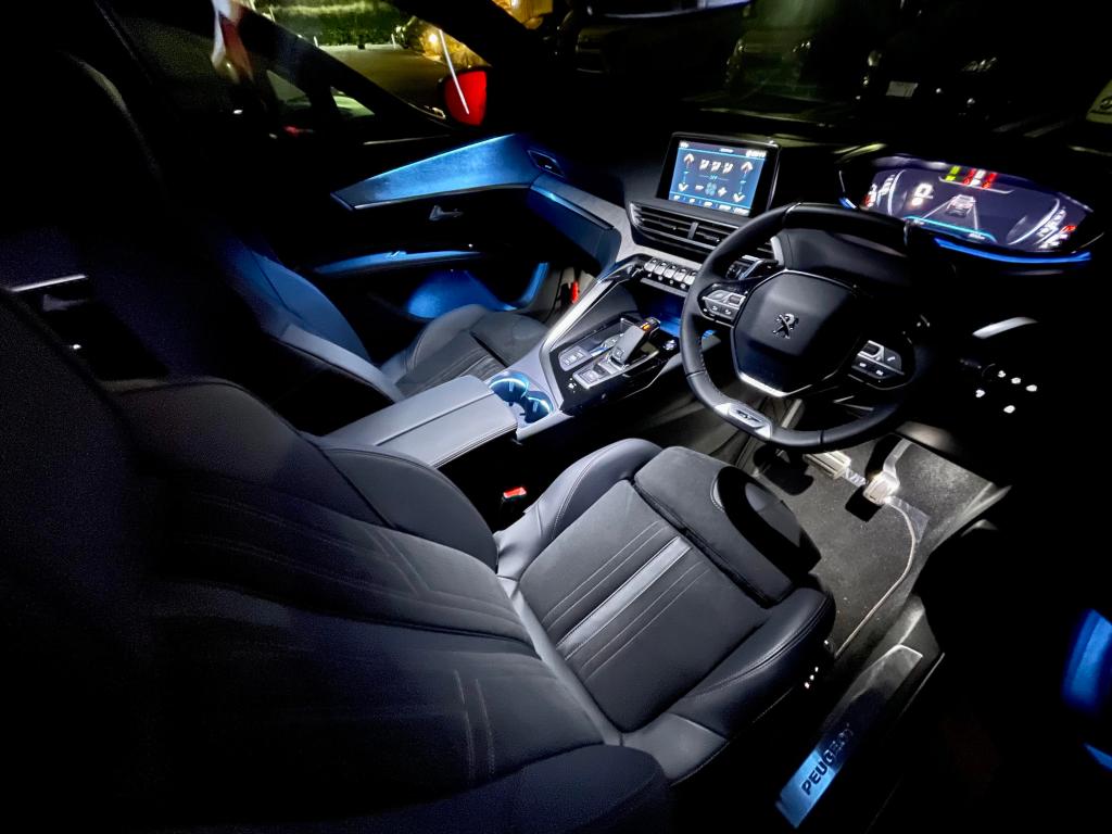3008 GT BlueHDi　インテリア（夜間）💫
