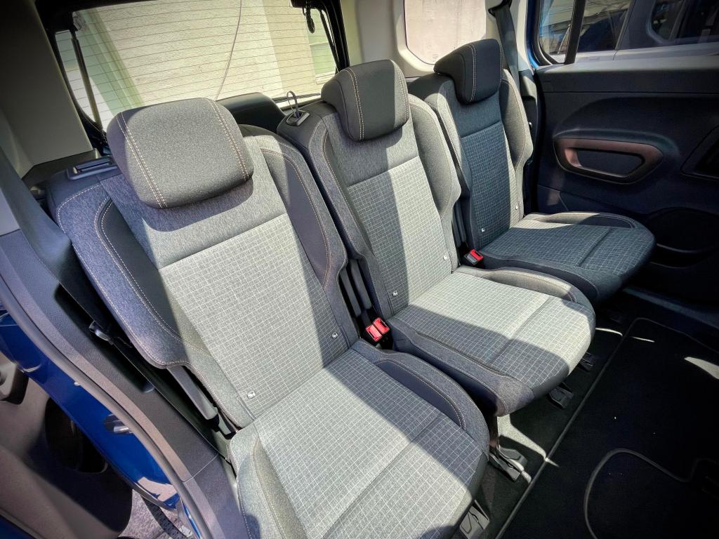 RIFTER GTの後部座席🚗（インテリア）