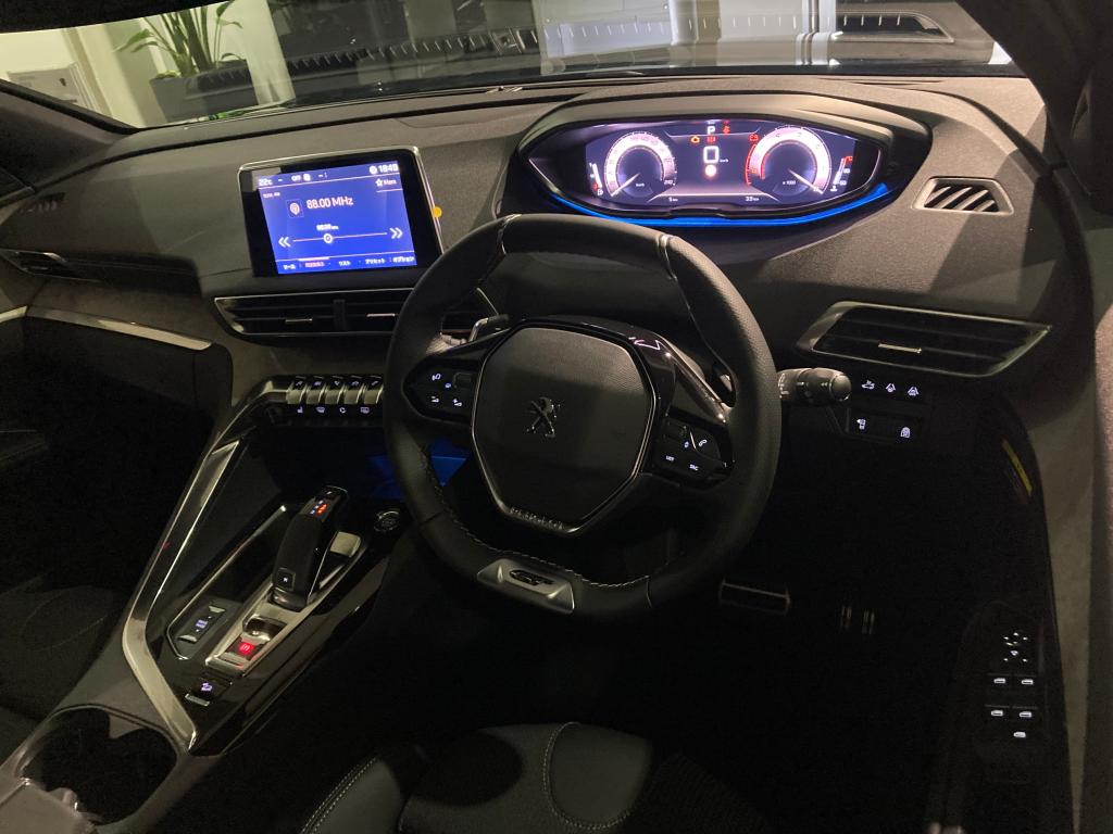 展示車がめちゃくちゃかっこいいです…！