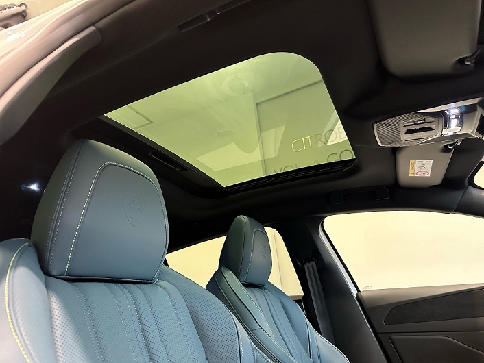308 GT BlueHDi Blue Nappa Edition　（インテリア）