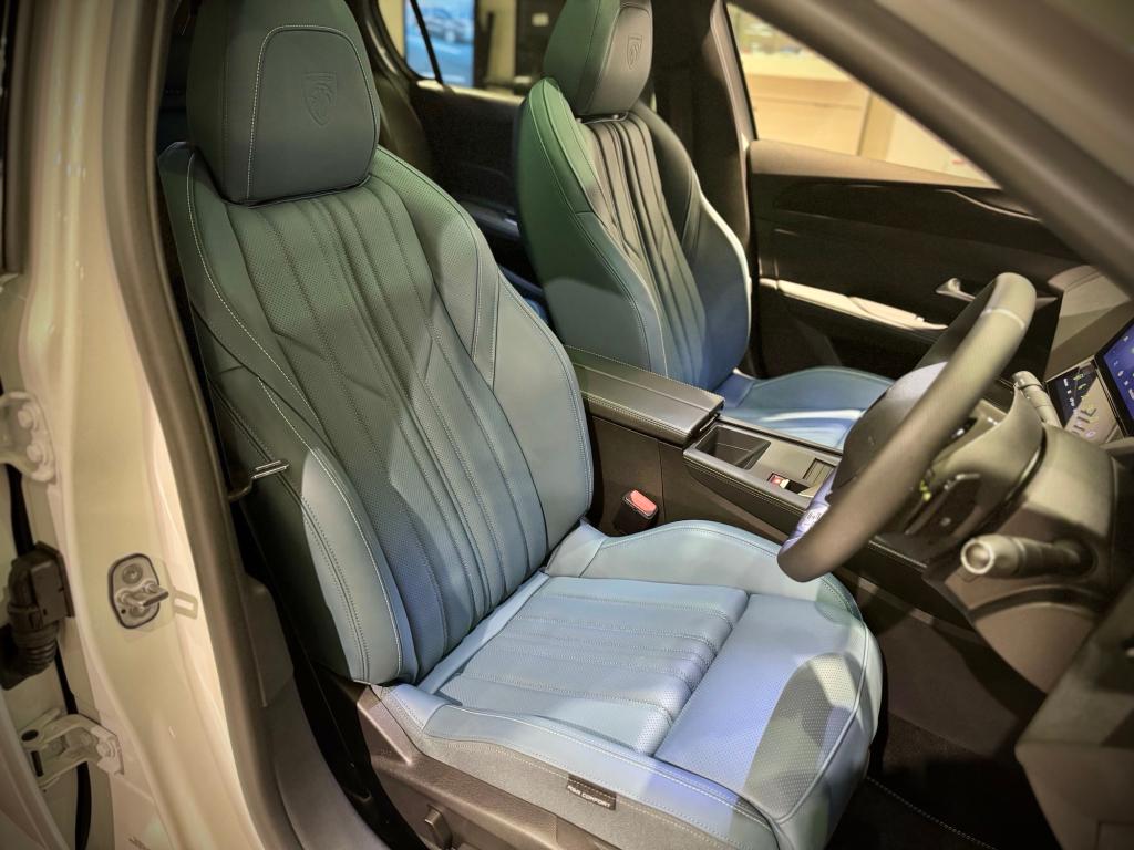 NEW 308 GT  ブルーナッパレザー(インテリア)ご紹介🦁