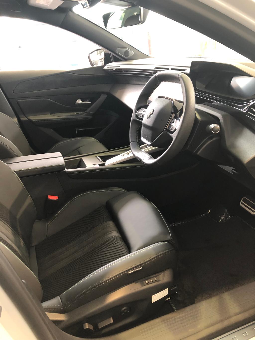 PEUGEOT 408 GT インテリア