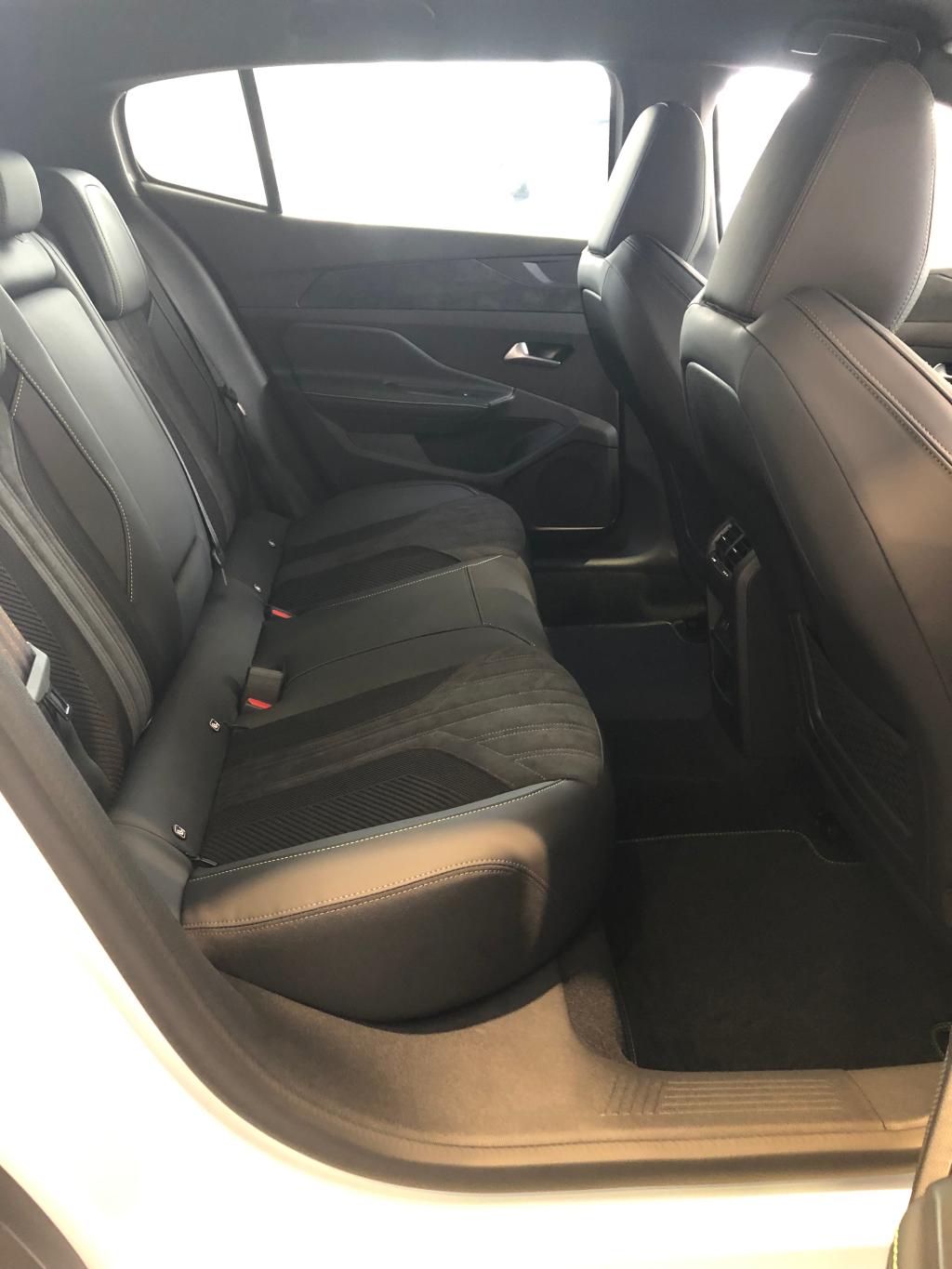 PEUGEOT 408 GT インテリア