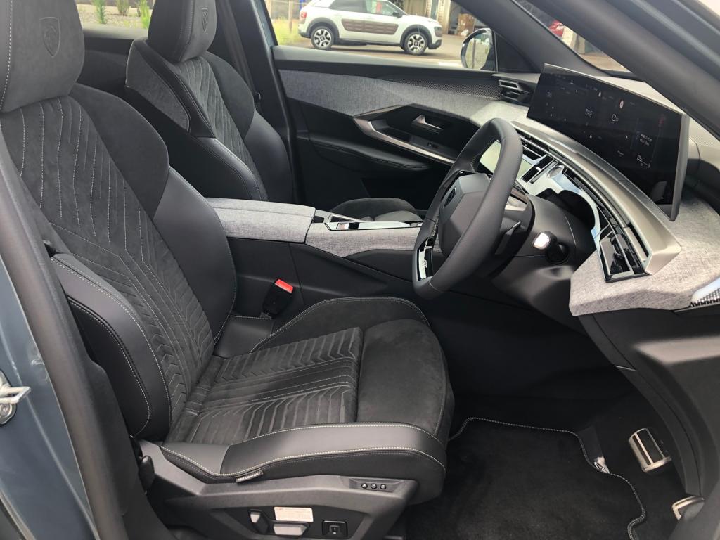 NEW3008 GT HYBRID インテリア