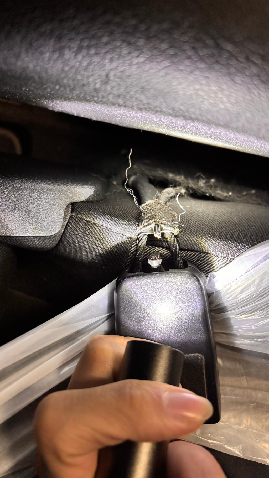 シートベルトの配線切れ