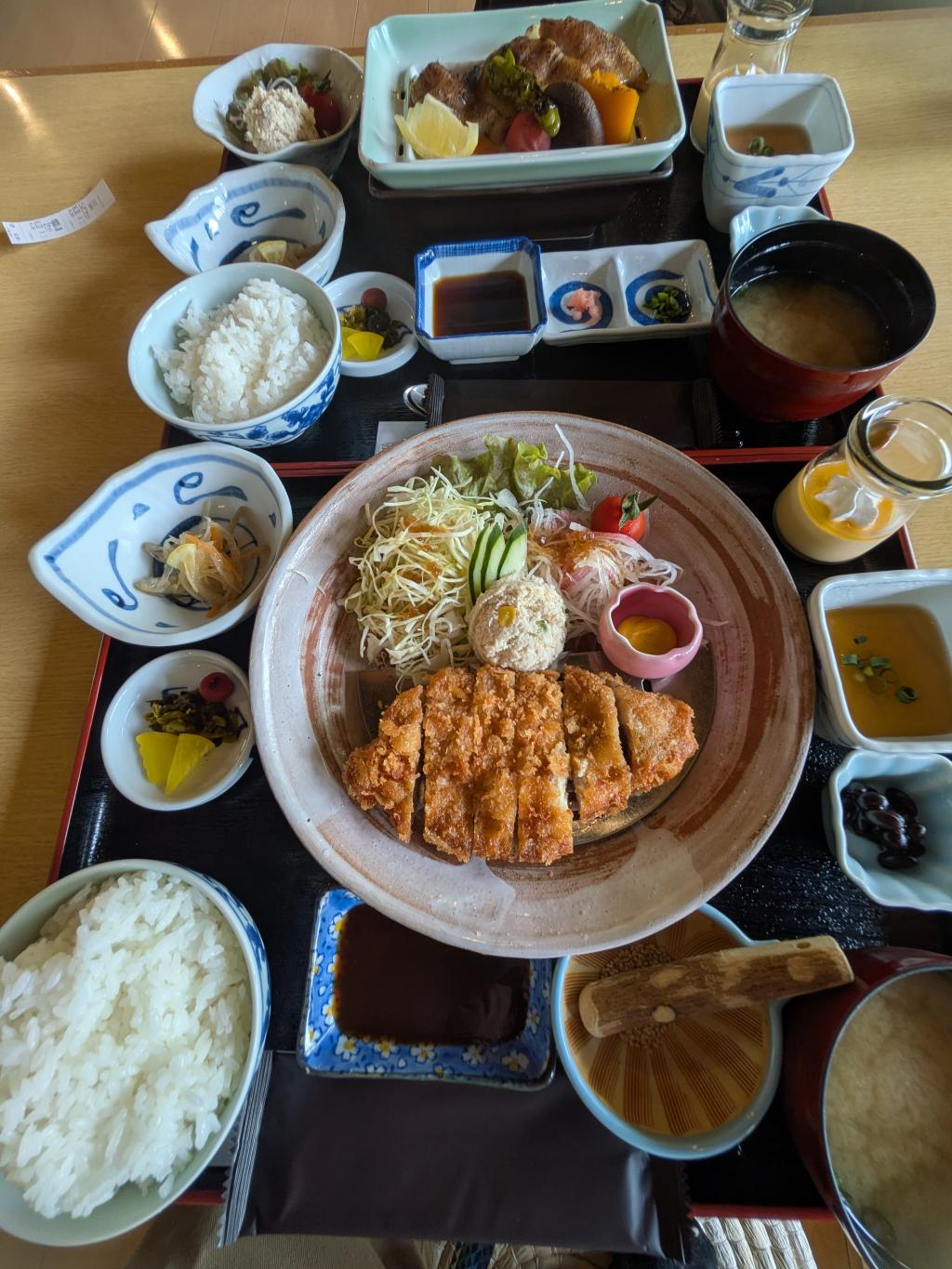 日頃の疲れを癒しにわいた温泉郷へ！